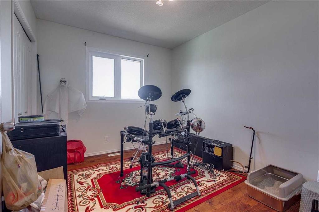 4 Harrison Road, Sylvan Lake, AB - Indoor Photo Showing Other Room