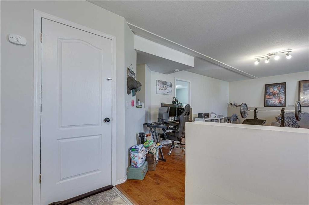4 Harrison Road, Sylvan Lake, AB - Indoor Photo Showing Other Room