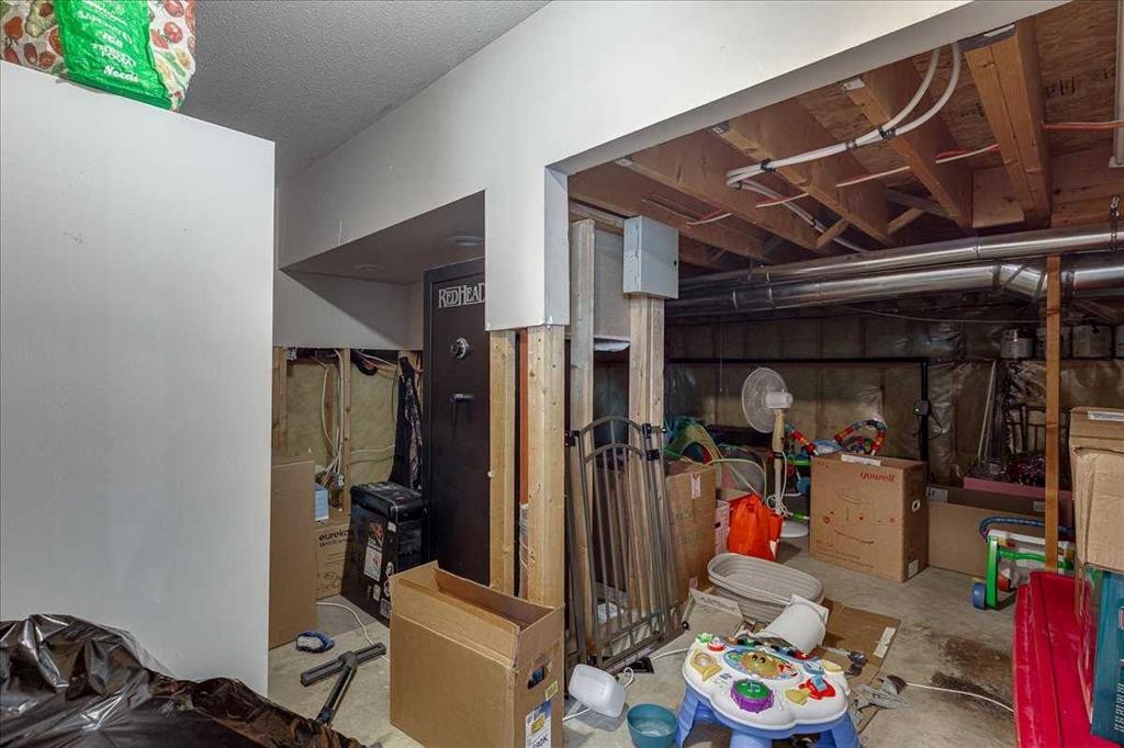 4 Harrison Road, Sylvan Lake, AB - Indoor Photo Showing Other Room