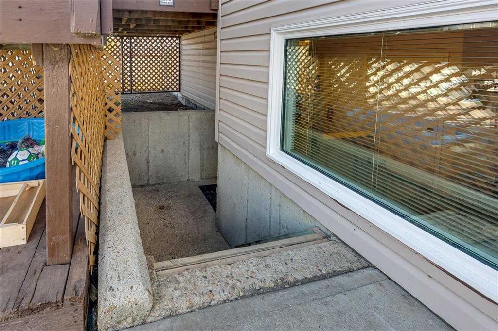 4 Harrison Road, Sylvan Lake, AB - Outdoor With Exterior