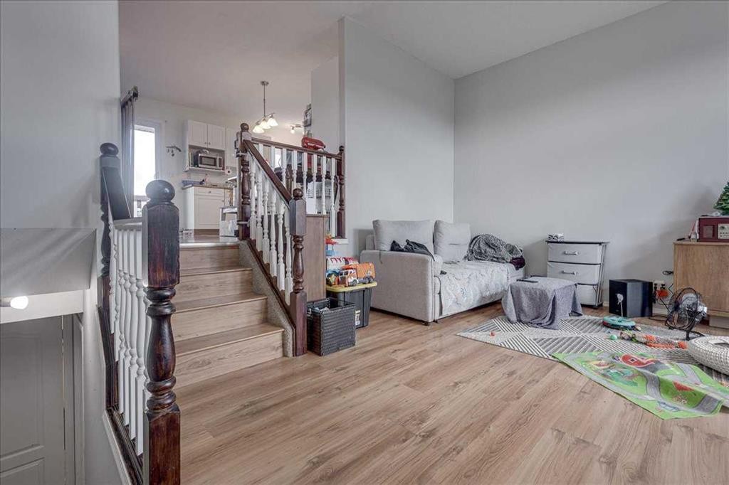 4 Harrison Road, Sylvan Lake, AB - Indoor Photo Showing Other Room
