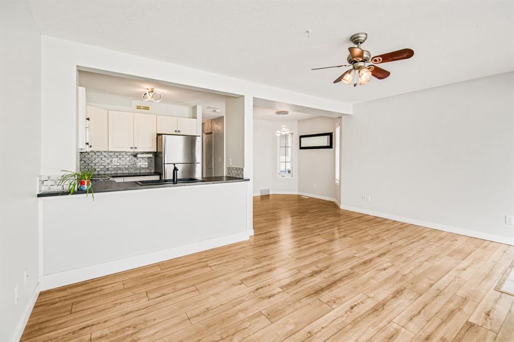17-6300 Orr Drive, Red Deer, AB - Indoor Photo Showing Kitchen