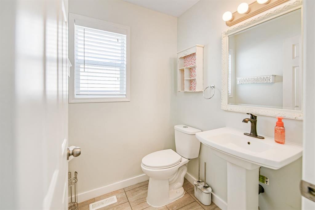 17-6300 Orr Drive, Red Deer, AB - Indoor Photo Showing Bathroom