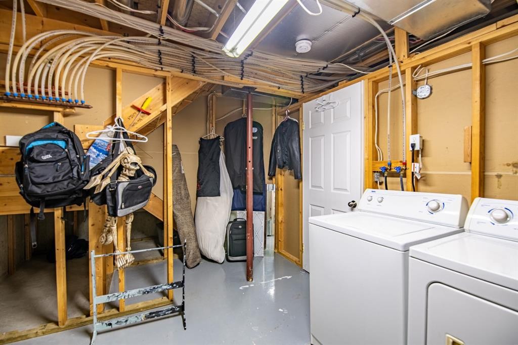 17-6300 Orr Drive, Red Deer, AB - Indoor Photo Showing Laundry Room