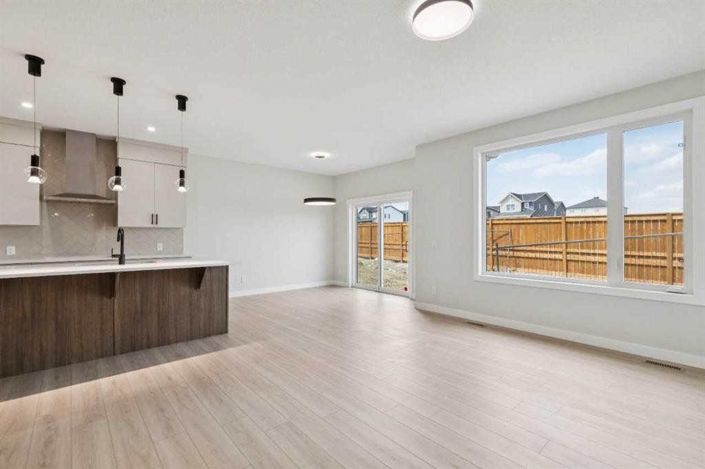 271 Bridgeport Circle, Chestermere, AB - Indoor Photo Showing Kitchen