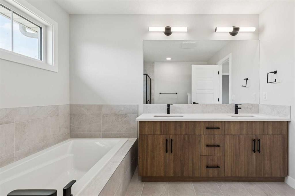 271 Bridgeport Circle, Chestermere, AB - Indoor Photo Showing Bathroom