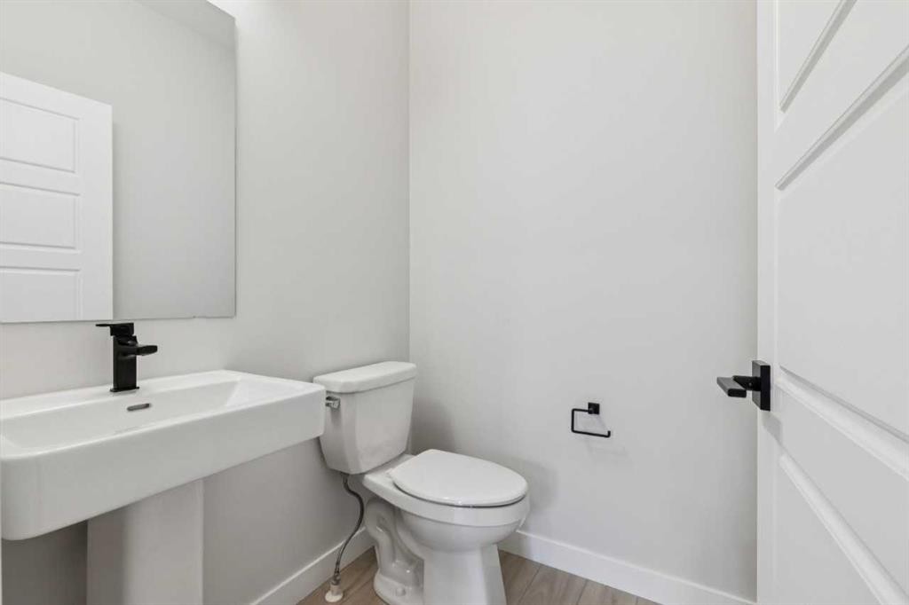 271 Bridgeport Circle, Chestermere, AB - Indoor Photo Showing Bathroom