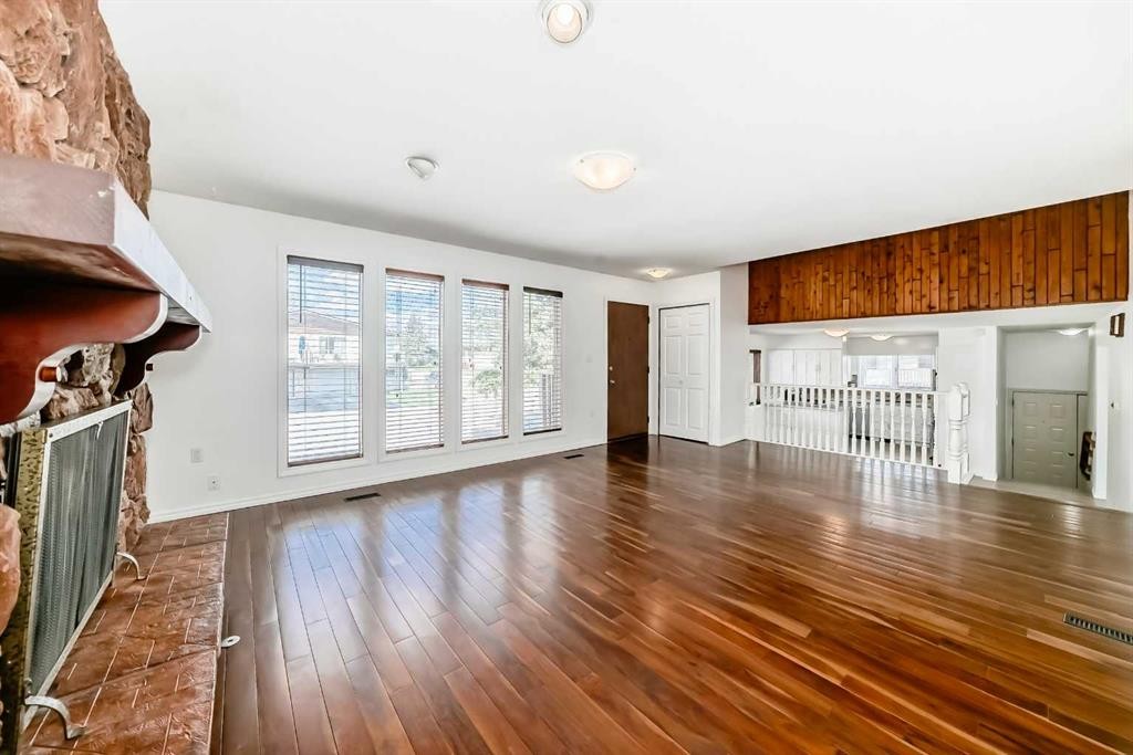 2 Nichols Crescent, Red Deer, AB - Indoor Photo Showing Other Room