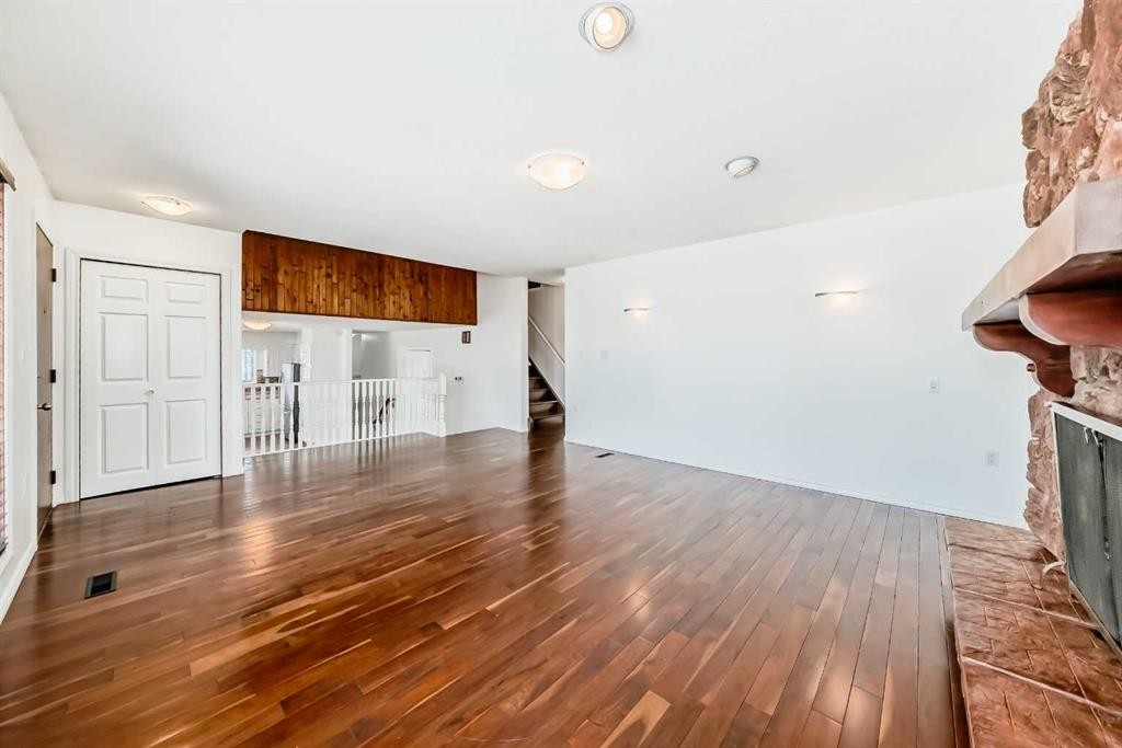 2 Nichols Crescent, Red Deer, AB - Indoor Photo Showing Kitchen