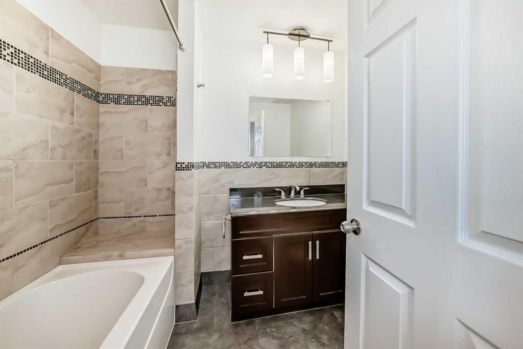 2 Nichols Crescent, Red Deer, AB - Indoor Photo Showing Bathroom