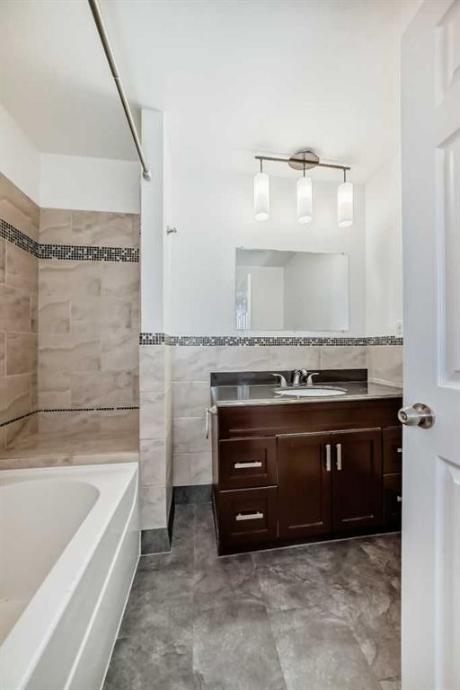 2 Nichols Crescent, Red Deer, AB - Indoor Photo Showing Bathroom