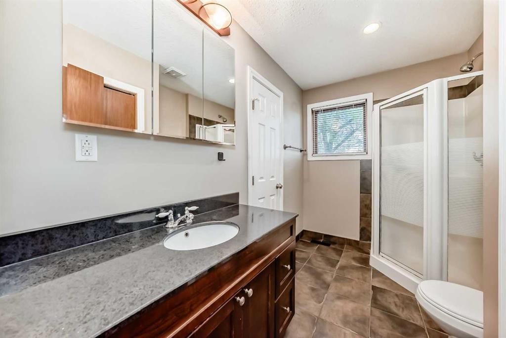 2 Nichols Crescent, Red Deer, AB - Indoor Photo Showing Bathroom