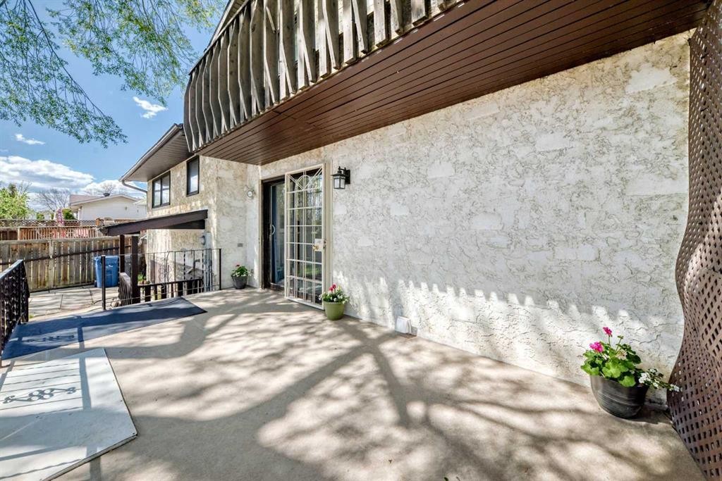 2 Nichols Crescent, Red Deer, AB - Outdoor With Deck Patio Veranda