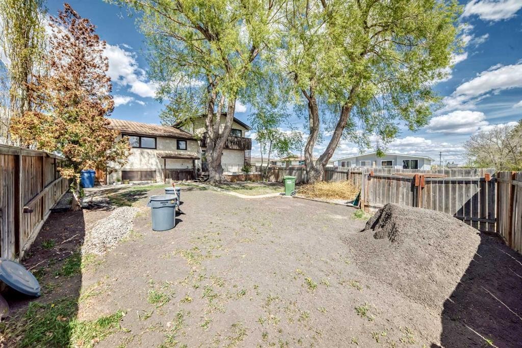 2 Nichols Crescent, Red Deer, AB - Outdoor