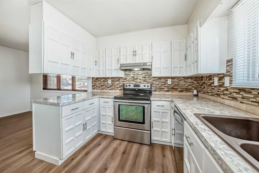 2 Nichols Crescent, Red Deer, AB - Indoor Photo Showing Kitchen With Upgraded Kitchen