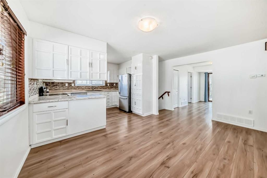 2 Nichols Crescent, Red Deer, AB - Indoor Photo Showing Kitchen