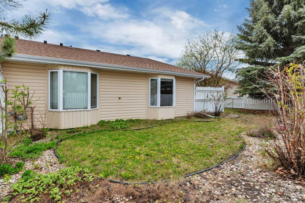 26 Dale Close, Red Deer, AB - Outdoor