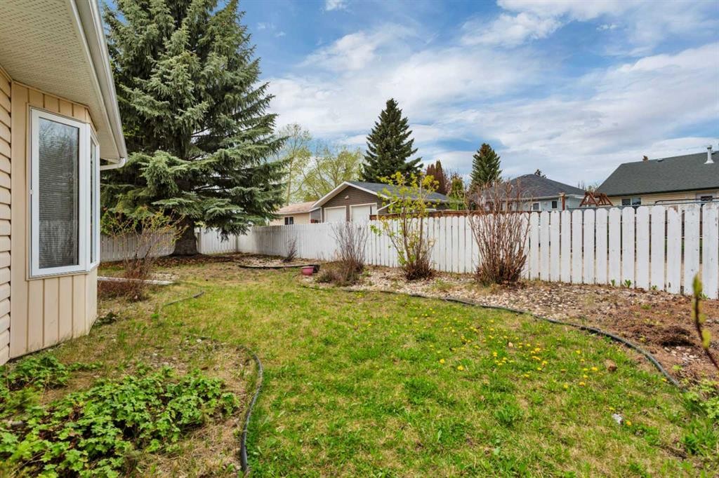 26 Dale Close, Red Deer, AB - Outdoor
