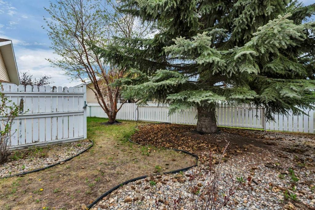 26 Dale Close, Red Deer, AB - Outdoor