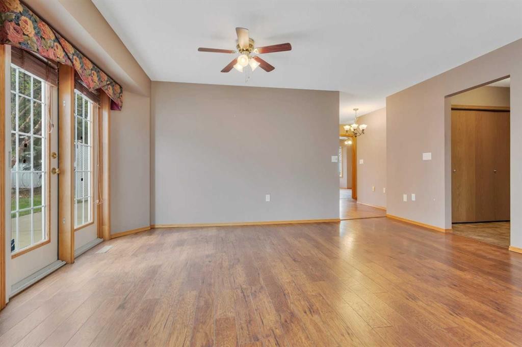 26 Dale Close, Red Deer, AB - Indoor Photo Showing Other Room