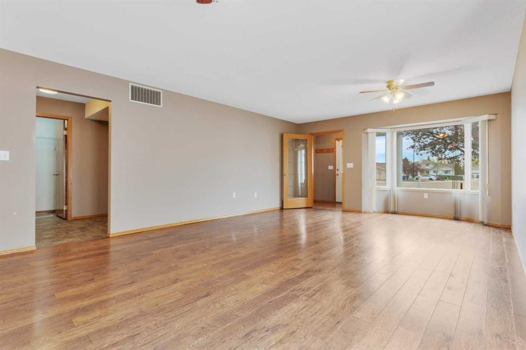 26 Dale Close, Red Deer, AB - Indoor Photo Showing Other Room