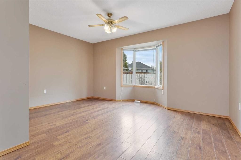 26 Dale Close, Red Deer, AB - Indoor Photo Showing Other Room