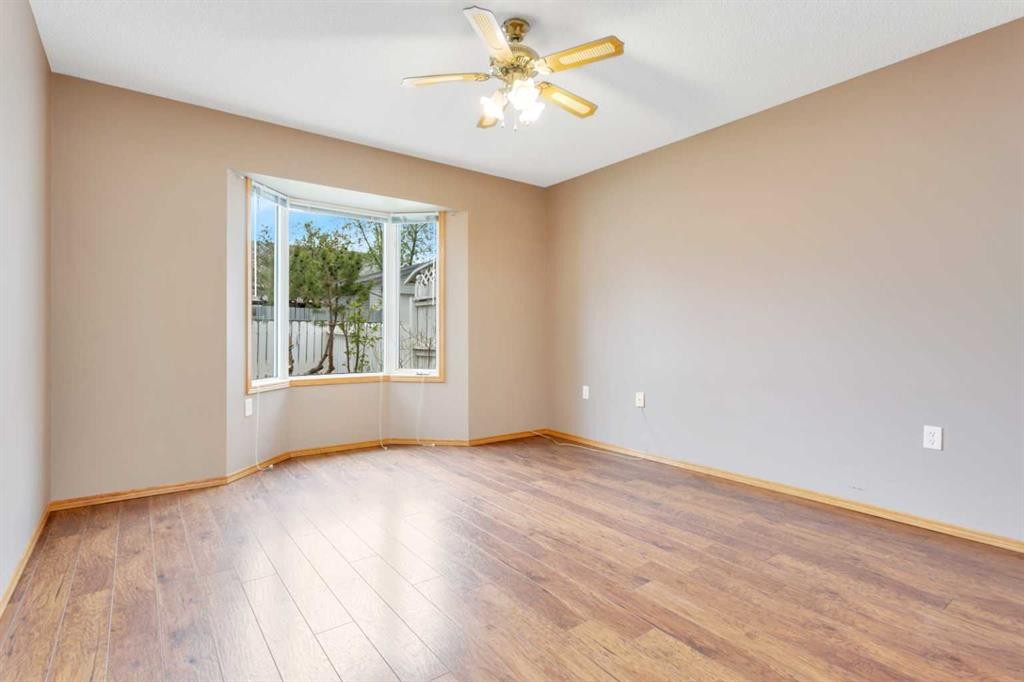 26 Dale Close, Red Deer, AB - Indoor Photo Showing Other Room