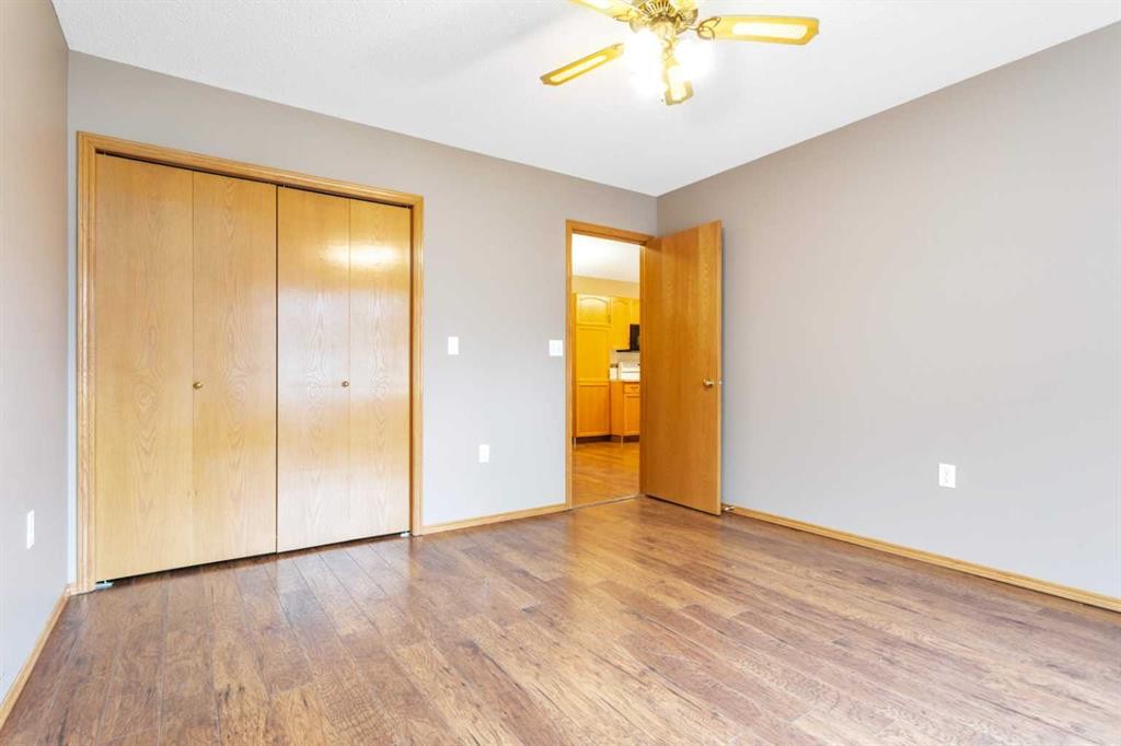 26 Dale Close, Red Deer, AB - Indoor Photo Showing Other Room