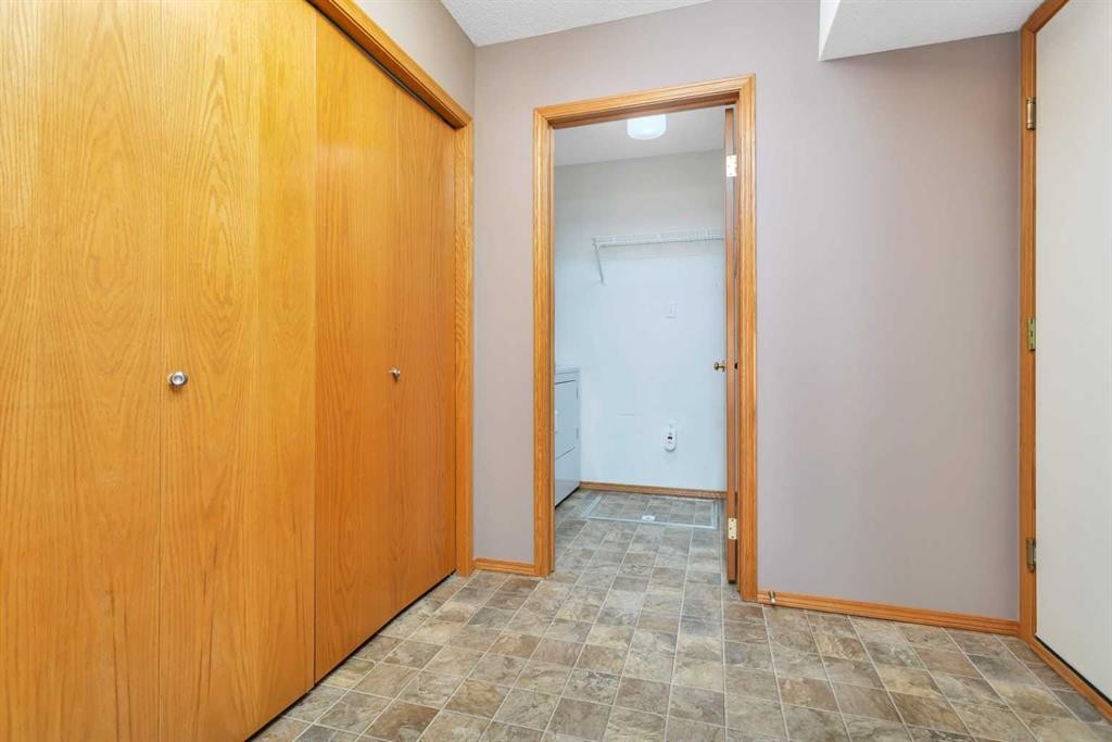 26 Dale Close, Red Deer, AB - Indoor Photo Showing Other Room