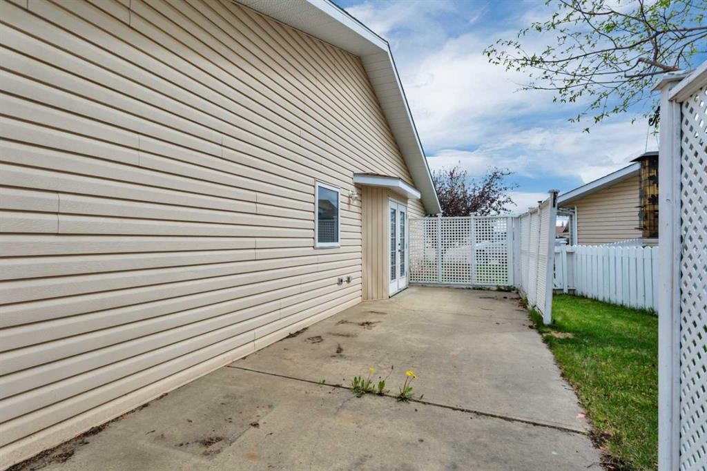 26 Dale Close, Red Deer, AB - Outdoor With Exterior