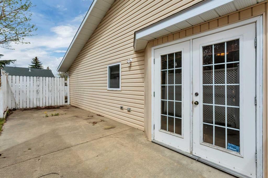 26 Dale Close, Red Deer, AB - Outdoor With Exterior
