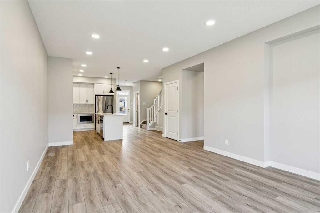 400 Fireside Drive, Cochrane, AB - Indoor Photo Showing Kitchen
