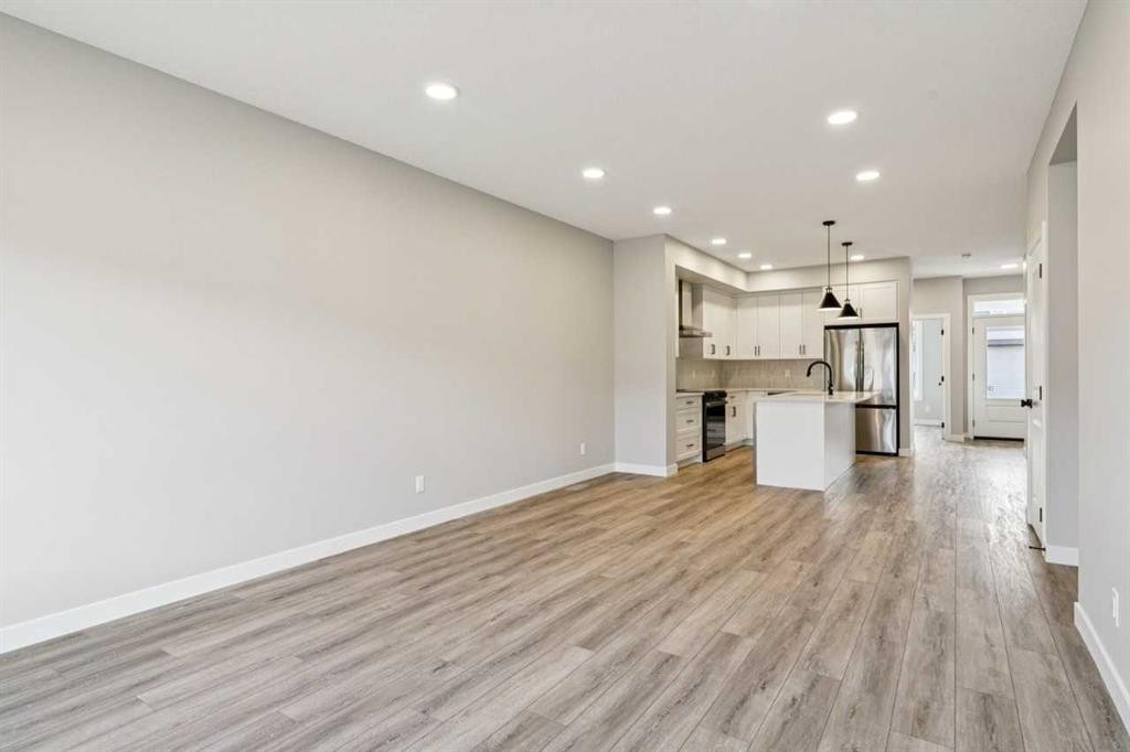 400 Fireside Drive, Cochrane, AB - Indoor Photo Showing Kitchen