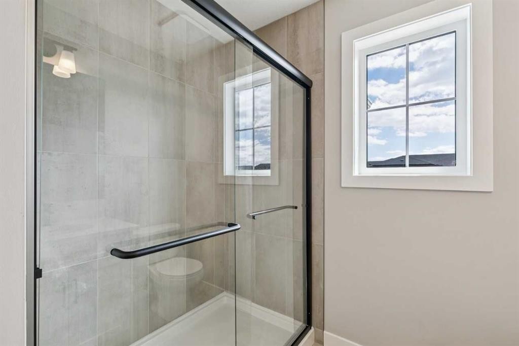 400 Fireside Drive, Cochrane, AB - Indoor Photo Showing Bathroom