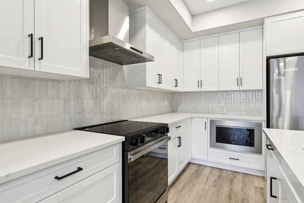 400 Fireside Drive, Cochrane, AB - Indoor Photo Showing Kitchen With Upgraded Kitchen