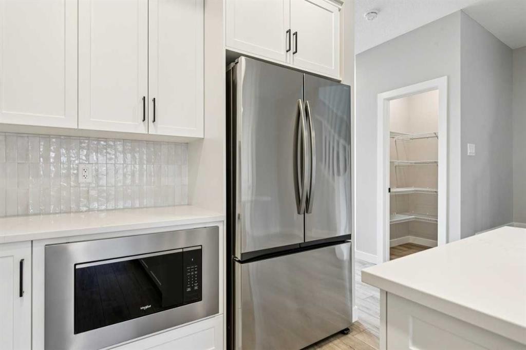 400 Fireside Drive, Cochrane, AB - Indoor Photo Showing Kitchen With Upgraded Kitchen