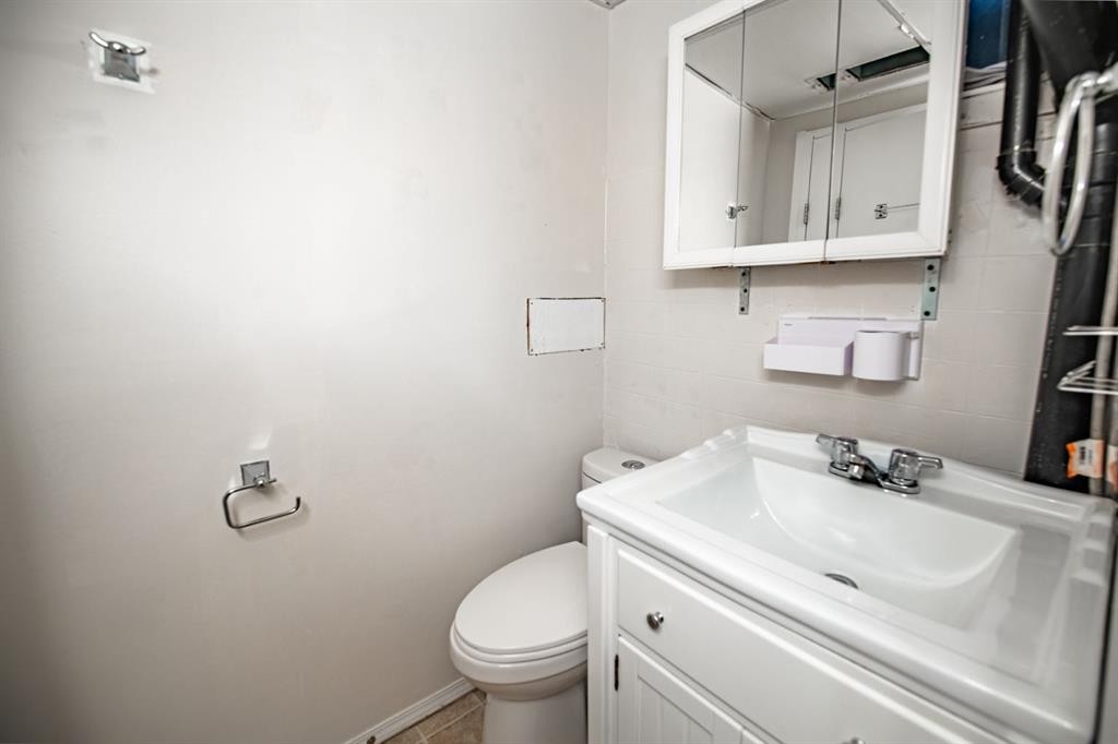 5903 56 Avenue, Red Deer, AB