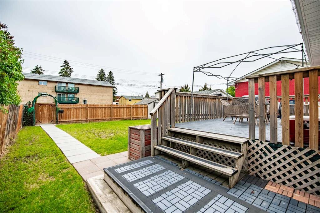 5903 56 Avenue, Red Deer, AB