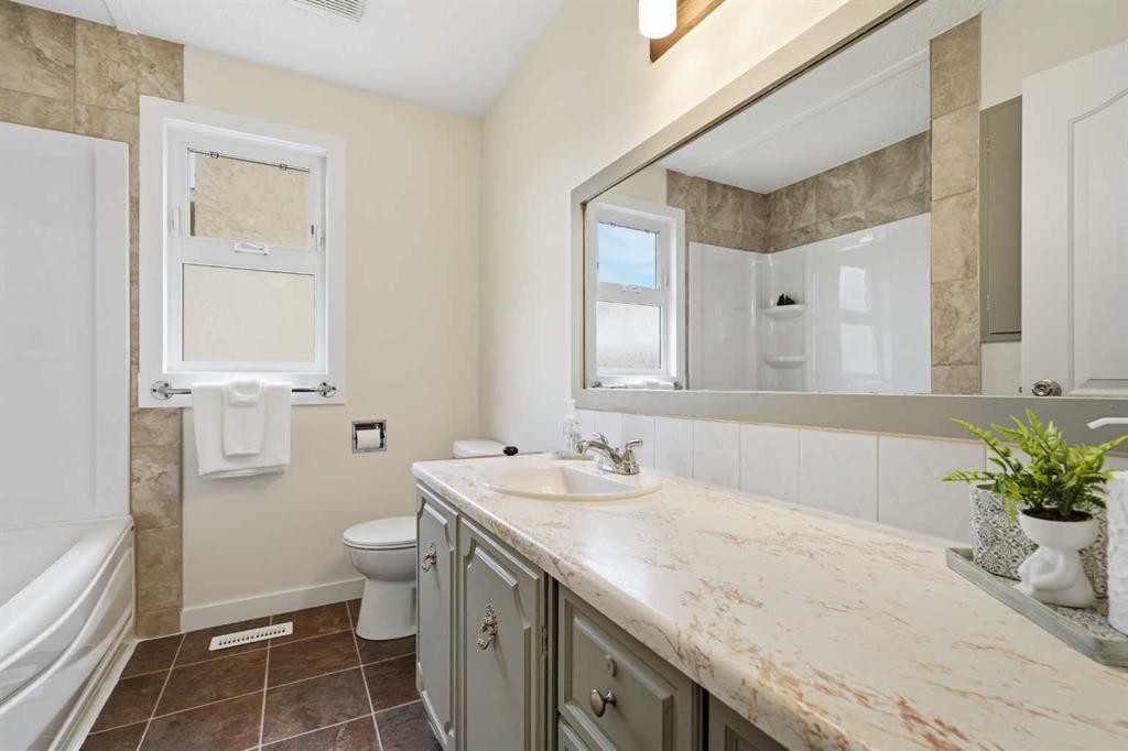 35 Ayers Avenue, Red Deer, AB