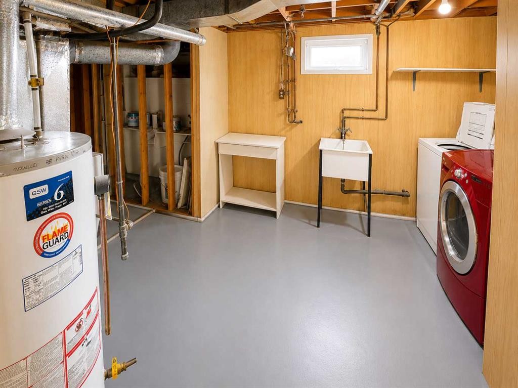 5110 51, Castor, AB - Indoor Photo Showing Laundry Room
