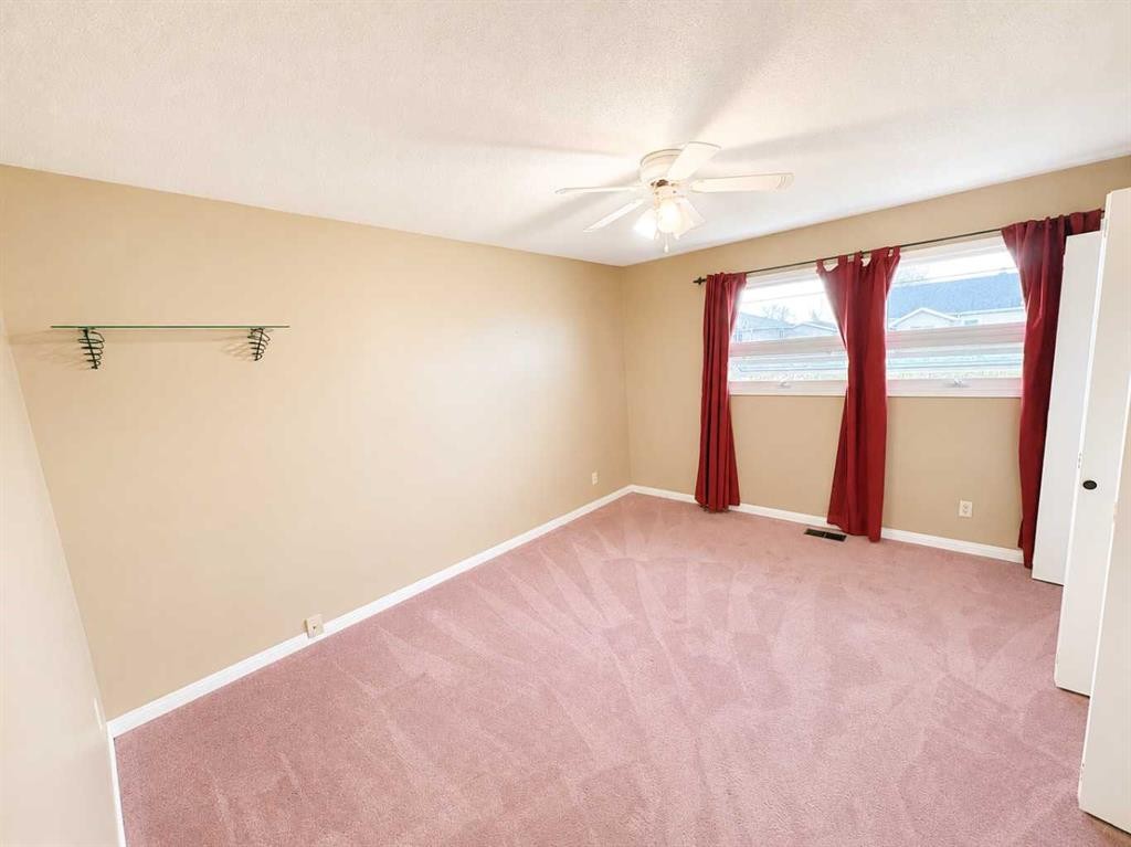 5110 51, Castor, AB - Indoor Photo Showing Other Room
