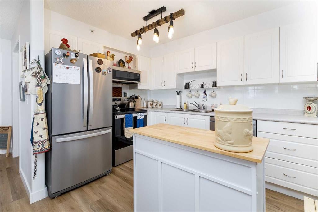 326-56 Carroll Crescent, Red Deer, AB - Indoor Photo Showing Kitchen