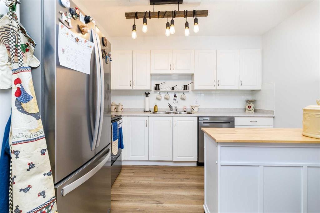 326-56 Carroll Crescent, Red Deer, AB - Indoor Photo Showing Kitchen