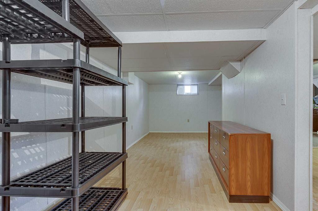 5013 54 Avenue, Ponoka, AB - Indoor