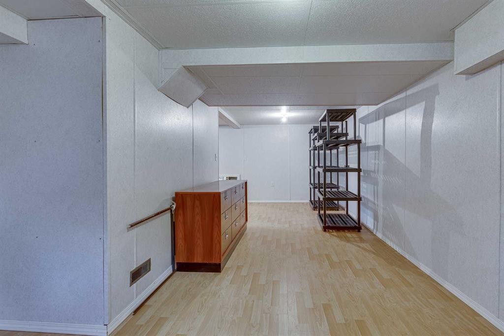 5013 54 Avenue, Ponoka, AB - Indoor Photo Showing Other Room
