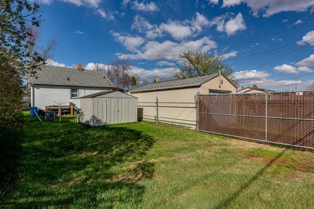 5013 54 Avenue, Ponoka, AB - Outdoor