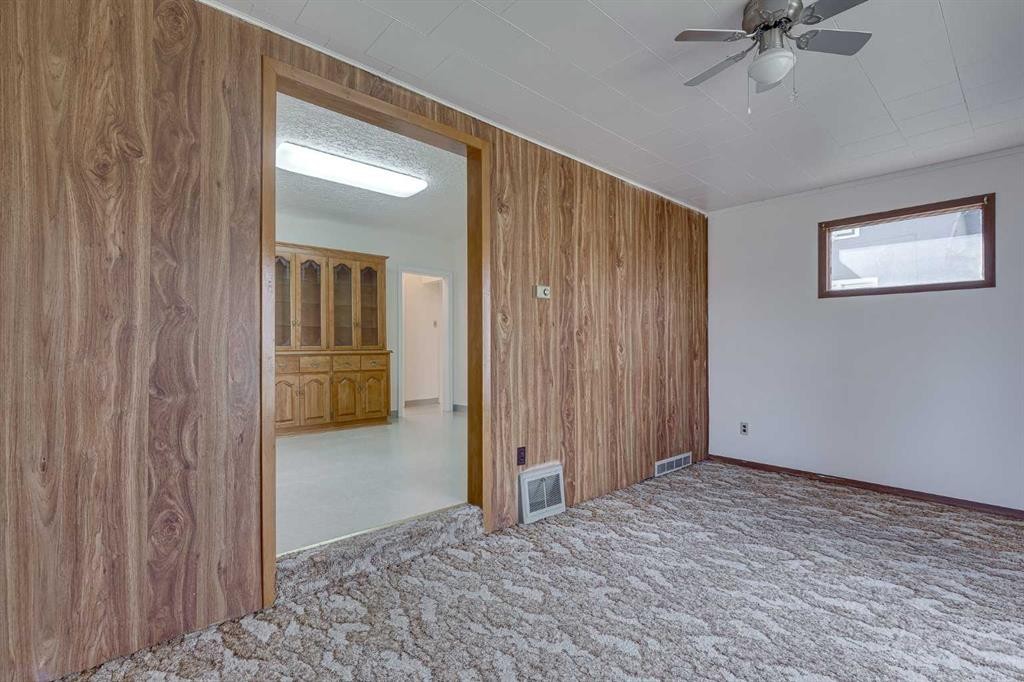 5013 54 Avenue, Ponoka, AB - Indoor Photo Showing Other Room
