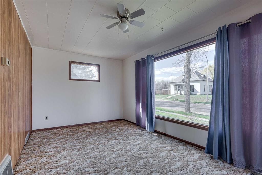 5013 54 Avenue, Ponoka, AB - Indoor Photo Showing Other Room