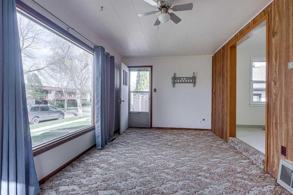 5013 54 Avenue, Ponoka, AB - Indoor Photo Showing Other Room