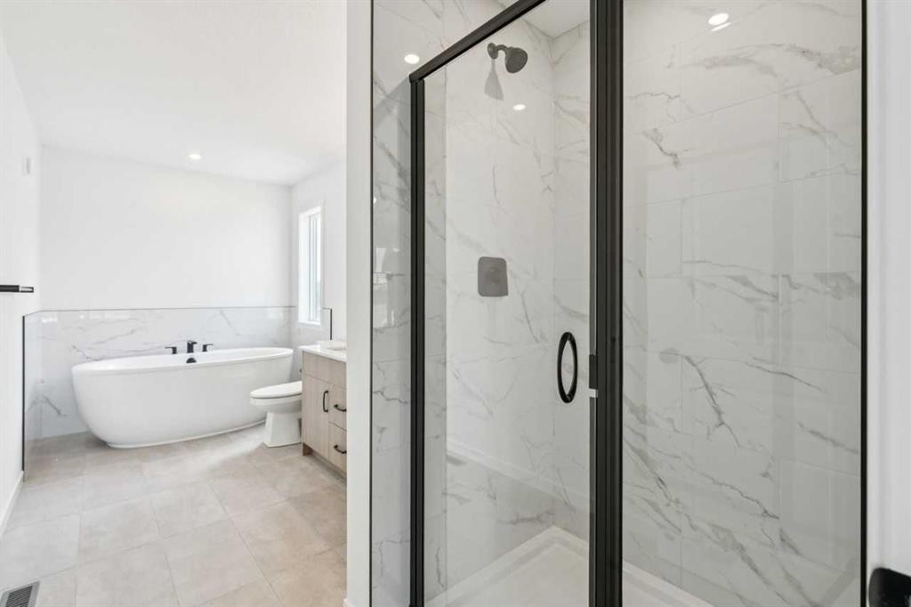 156 Southborough Common, Cochrane, AB - Indoor Photo Showing Bathroom